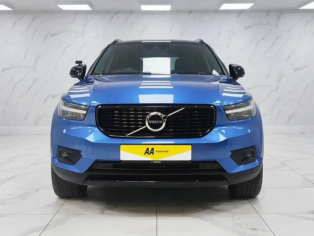 Begagnad Volvo XC40 R-Design Pro 2020 Blå SUV