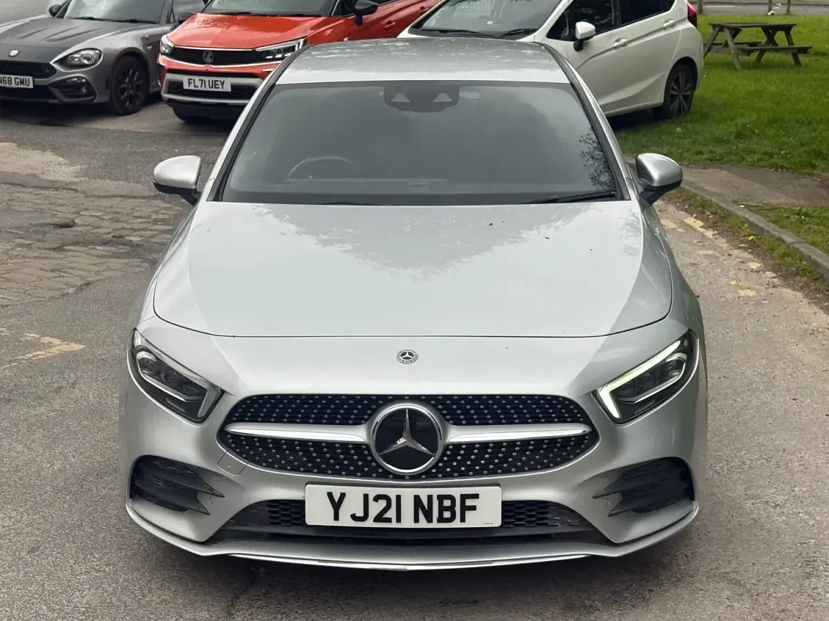 Begagnad Mercedes A200 AMG line 150 HK (110 kW) 2021 Silver Halvkombi