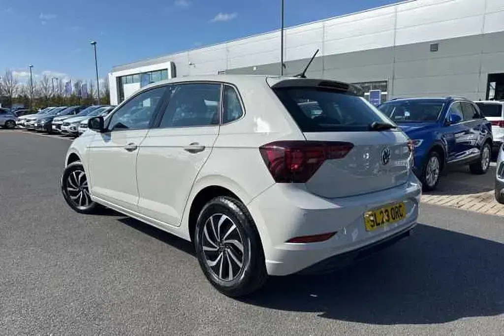 Używany VW Polo Life 80 KM (58 kW) 2023 Szary Hatchback