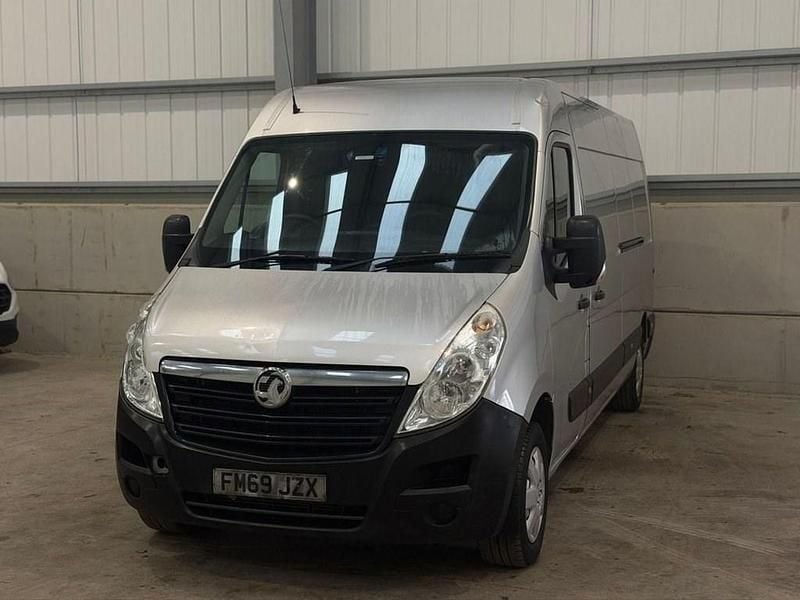 Second-hand Vauxhall Movano 130 CP (95 kW) 2020 Argintiu