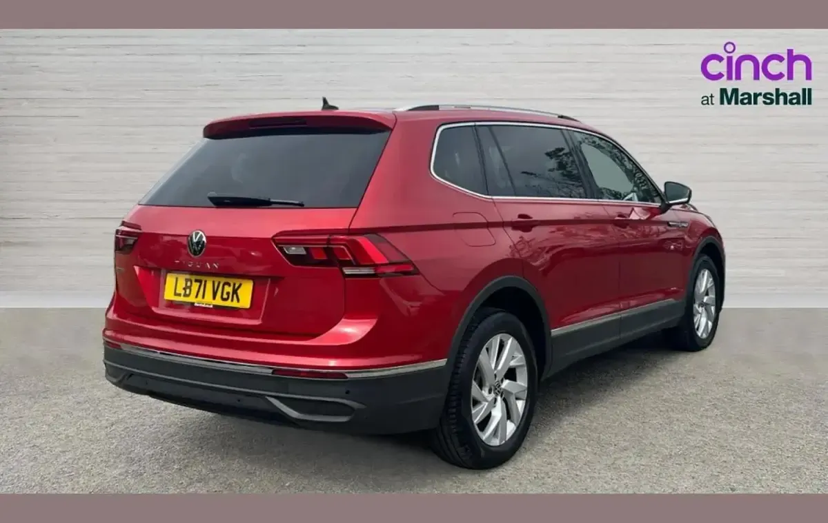 Used VW Tiguan Allspace Life 147 HP (108 kW) 2021 Red SUV