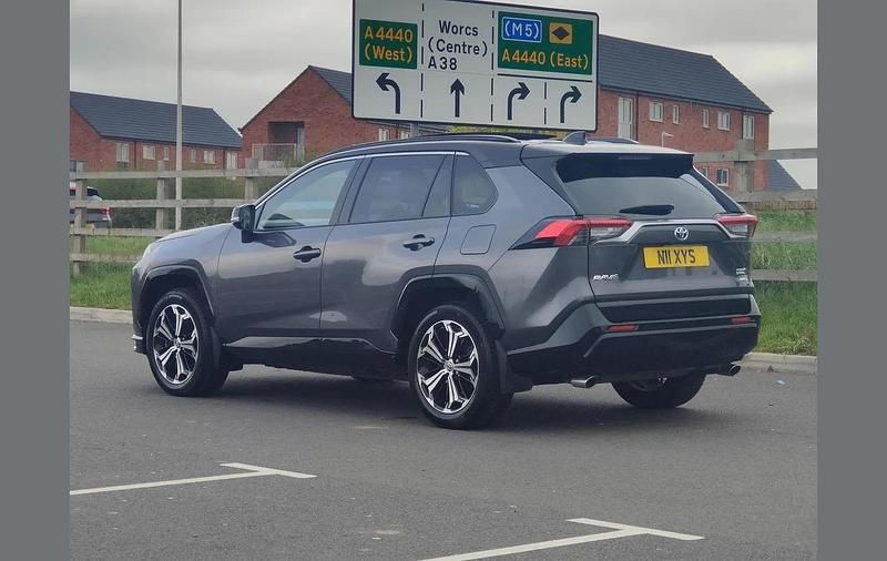 Used Toyota RAV4 Hybrid 301 HP (221 kW) 2021 Other SUV