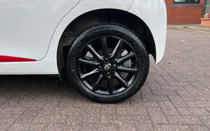 Used Toyota Aygo x-press 69 HP (50 kW) 2018 White Hatchback
