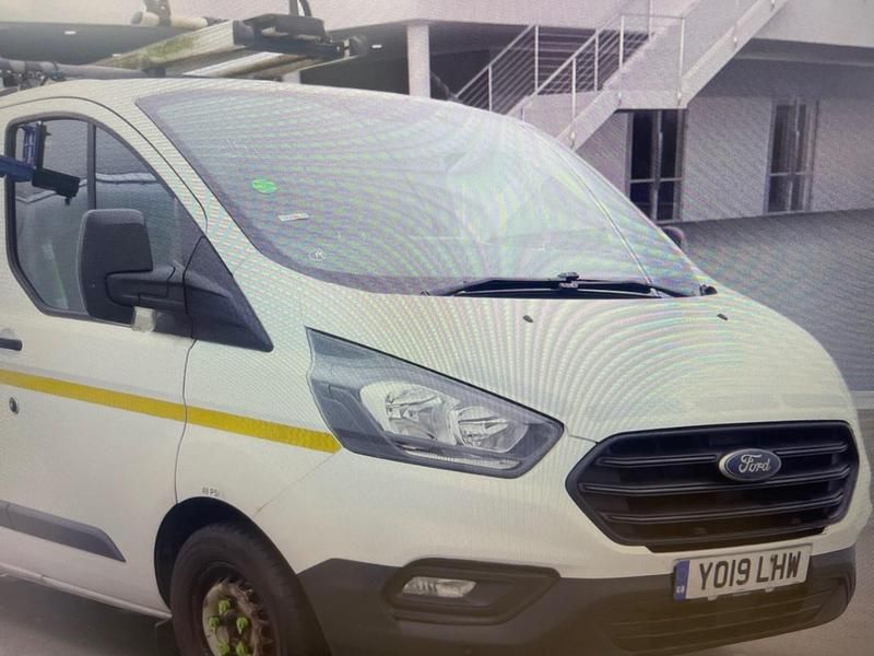 White Used 2019 Ford Transit Custom | £7,850 (Fair price) - Image 1/4