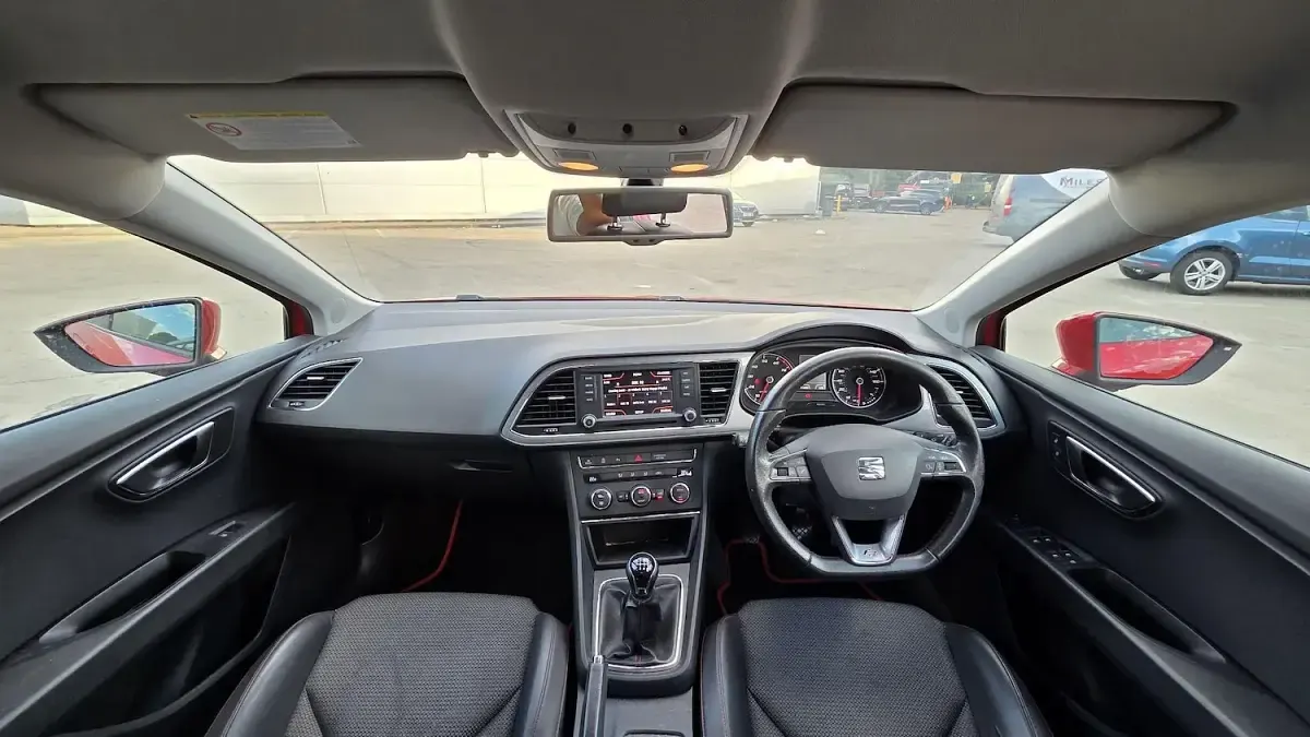 Used Seat Leon FR 125 HP (91 kW) 2014 Red Hatchback