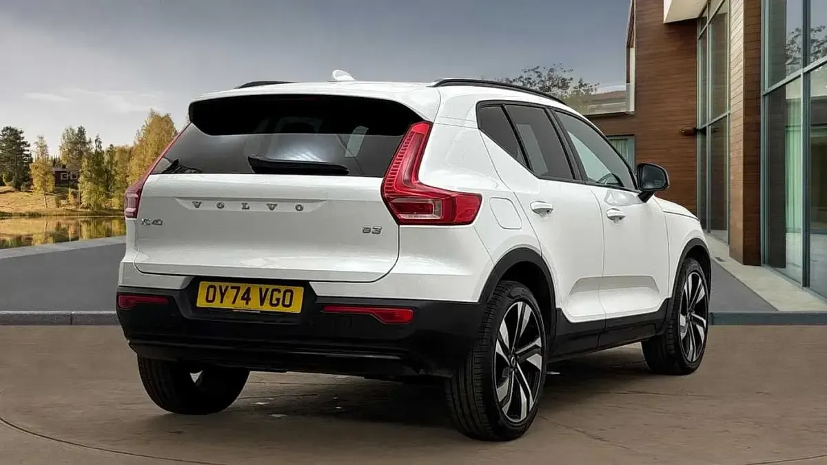Used Volvo XC40 Plus 161 HP (118 kW) 2024 White SUV
