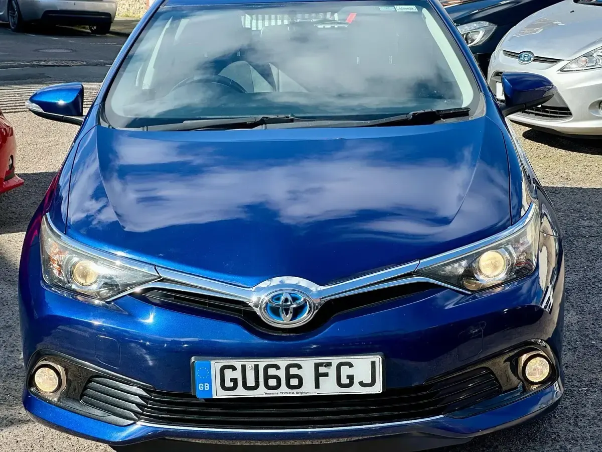Used Toyota Auris Hybrid 2016 Blue Hatchback