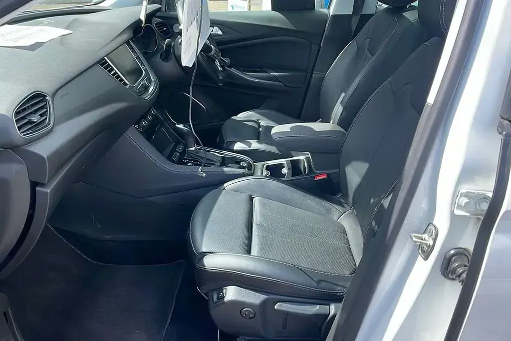 Used Vauxhall Grandland X Elite 130 HP (95 kW) 2019 White SUV