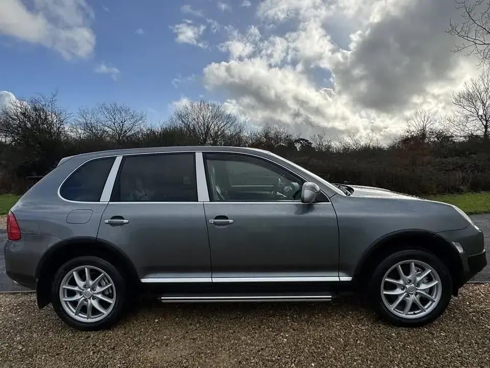 Begagnad Porsche Cayenne 2005 Grå SUV