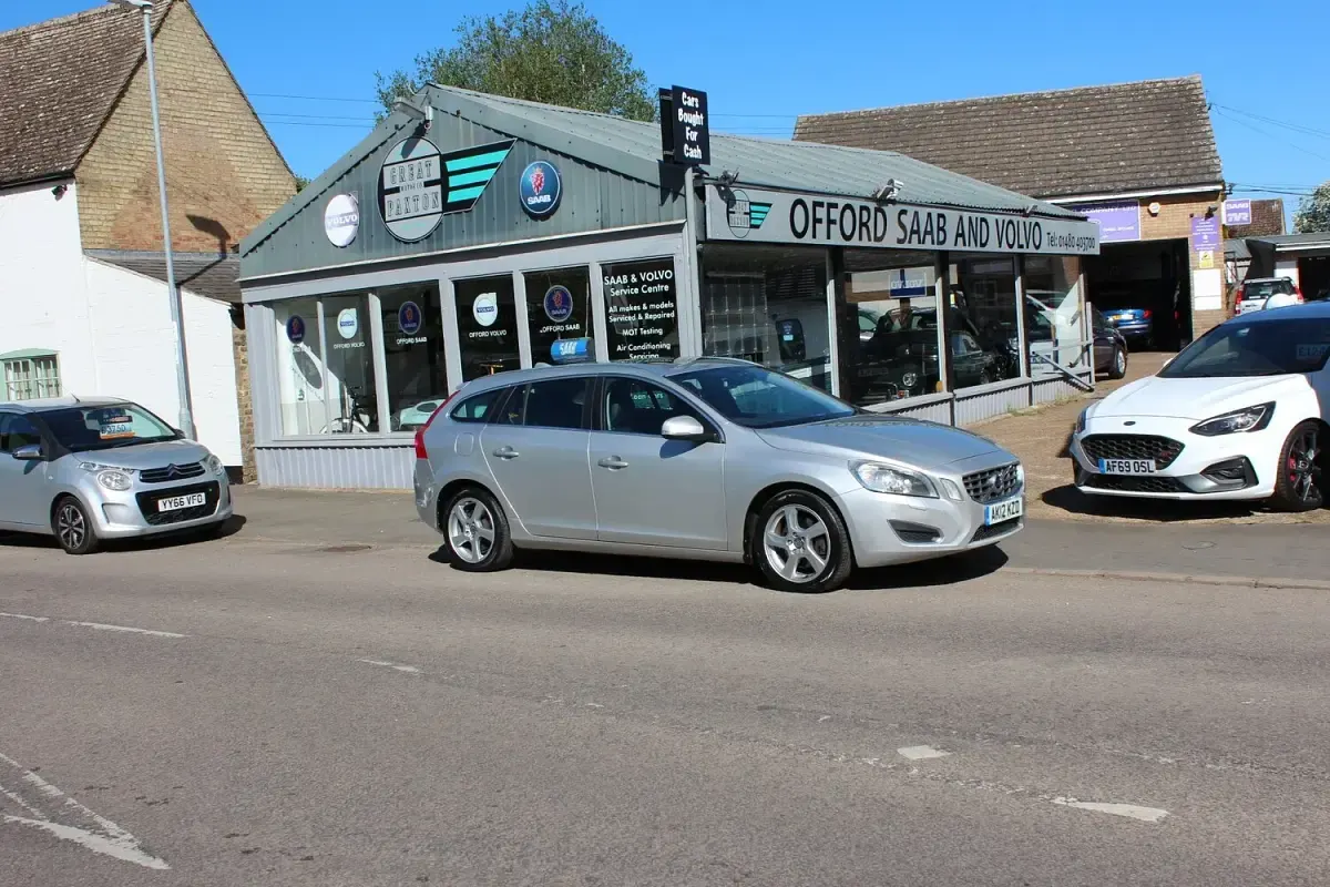 Used Volvo V60 SE Lux 215 HP (158 kW) 2012 Silver Estate