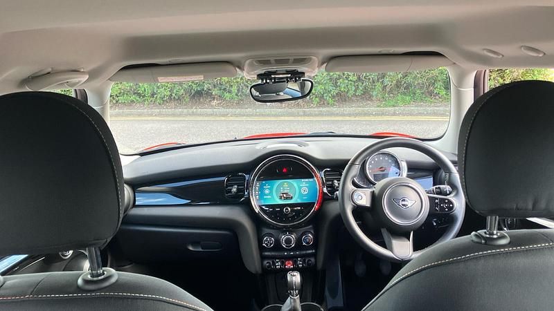 Used Mini ONE Classic 102 HP (75 kW) 2022 Chili red Hatchback