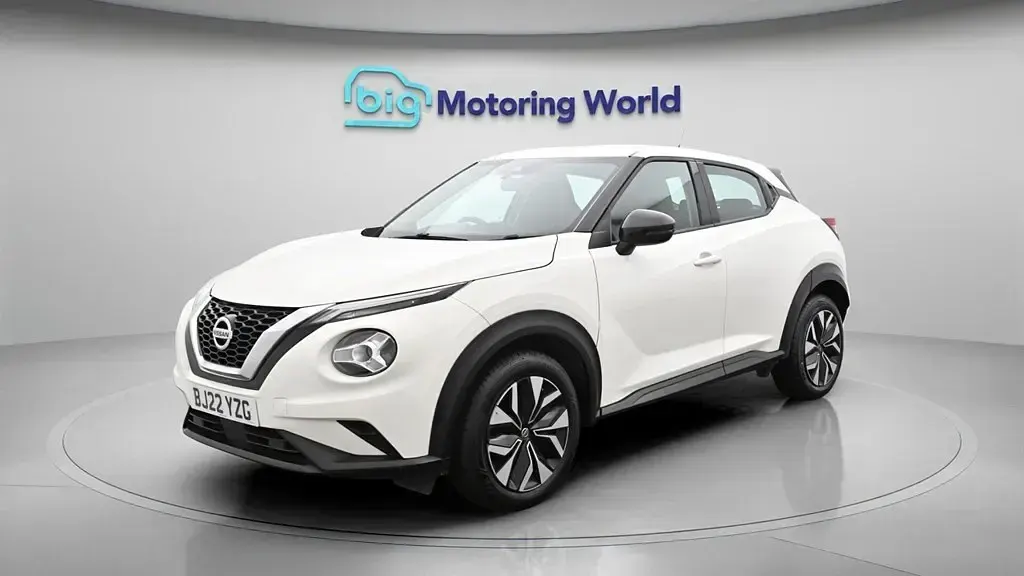 Używany Nissan Juke Acenta 114 KM (83 kW) 2022 Biały SUV