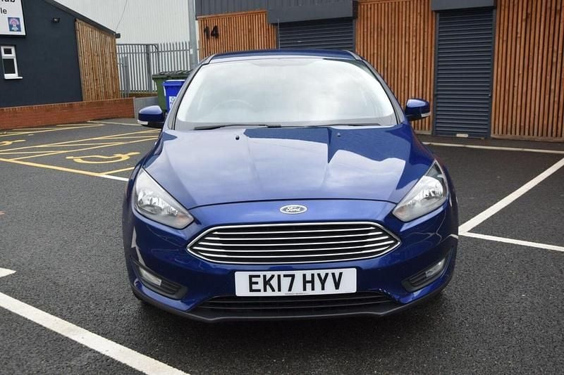 Used Ford Focus Zetec 120 HP (88 kW) 2017 Blue Hatchback