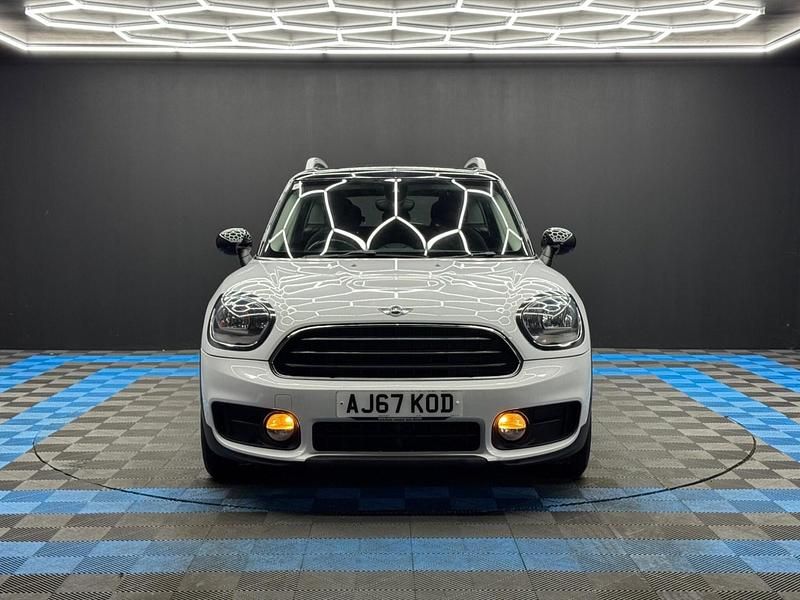 Używany Mini Cooper D 150 KM (110 kW) 2018 Biały Hatchback