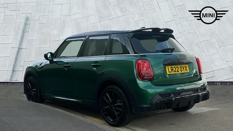 Usado Mini Cooper Hatch 134 CV (98 kW) 2022 Verde Utilitario