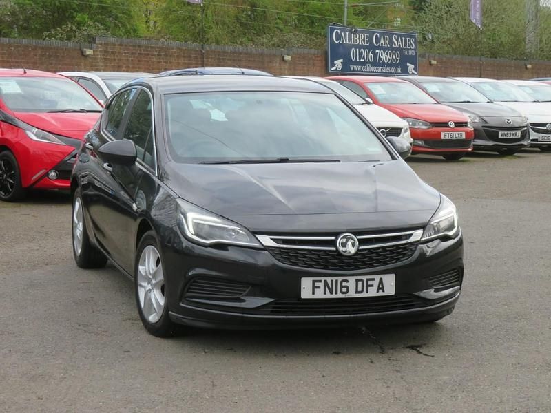 Second-hand Vauxhall Astra 110 CP (80 kW) 2016 Negru Hatchback