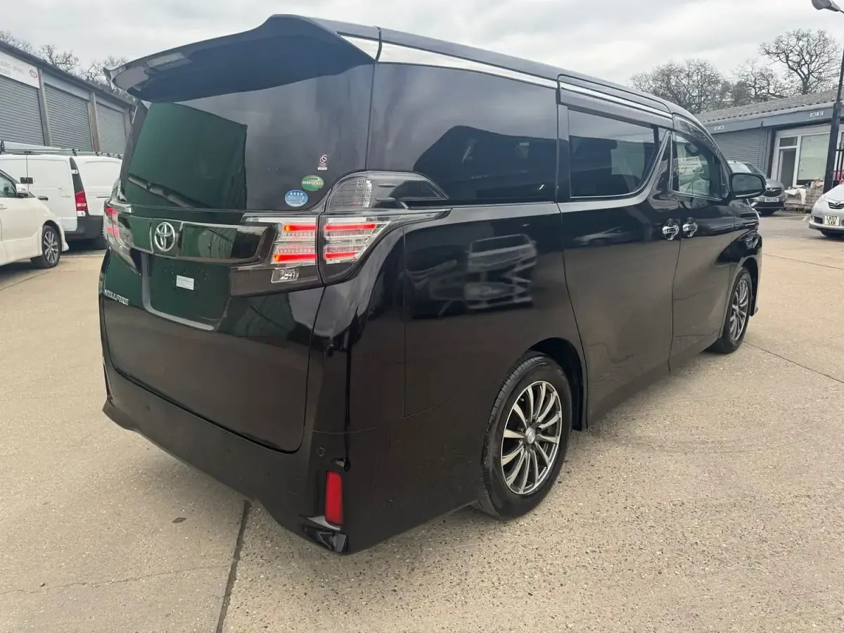 Used Toyota Alphard 180 HP (132 kW) 2017 Black MPV