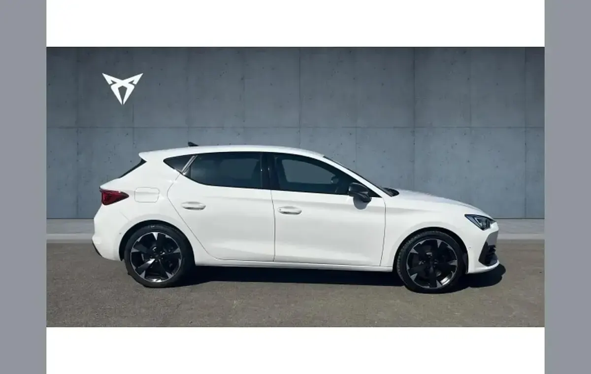 Used Cupra Leon VZ1 241 HP (177 kW) 2023 White Hatchback