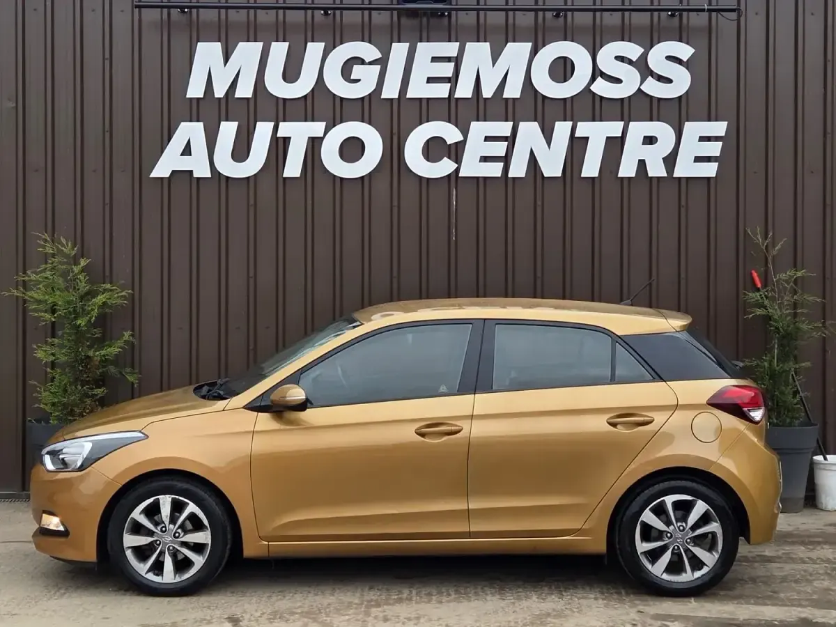 Used Hyundai i20 SE 84 HP (61 kW) 2015 Orange Hatchback