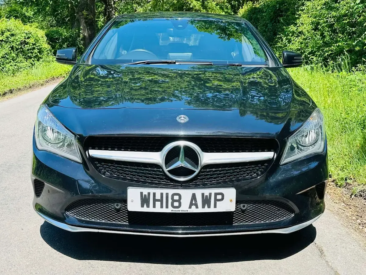 Begagnad Mercedes CLA180 2018 Svart Sedan