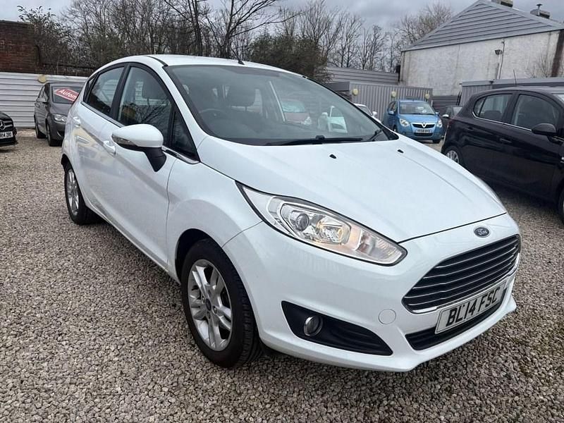 Used Ford Fiesta Zetec 82 HP (60 kW) 2014 White Hatchback