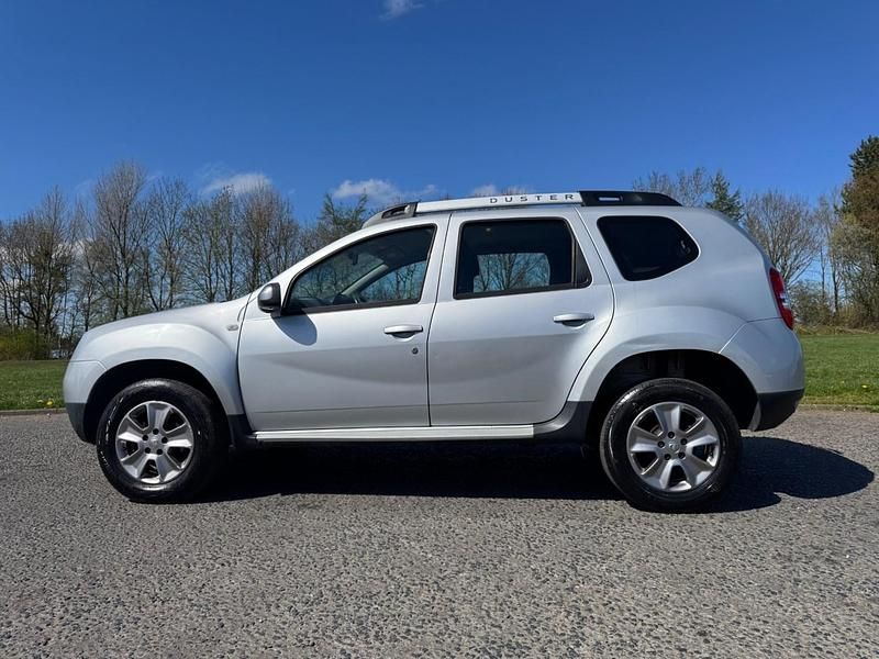 Second-hand Dacia Duster Lauréate 110 CP (80 kW) 2017 Argintiu SUV