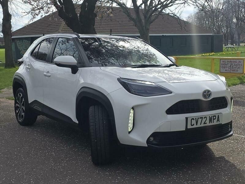 Used Toyota Yaris Hybrid Design 116 HP (85 kW) 2023 White Hatchback