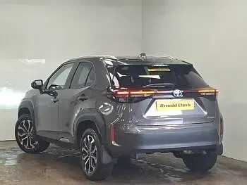 Used Toyota Yaris Hybrid Design 116 HP (85 kW) 2022 Grey Estate