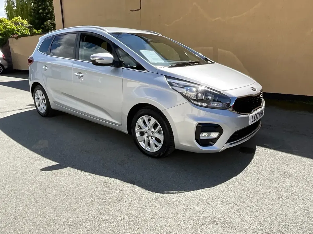 Used Kia Carens 114 HP (83 kW) 2017 Silver MPV