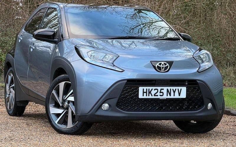 Used Toyota Aygo X 72 HP (52 kW) 2025 Persian salt bitone SUV