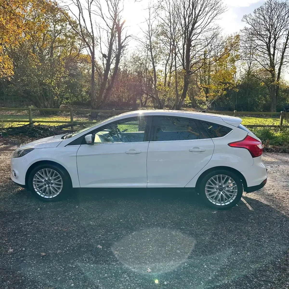 Used Ford Focus Zetec 125 HP (91 kW) 2012 White Hatchback