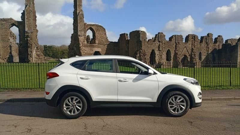 Used Hyundai Tucson SE 116 HP (85 kW) 2017 White SUV