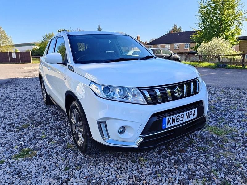 Second-hand Suzuki Vitara SZ-T 140 CP (102 kW) 2019 Alb SUV