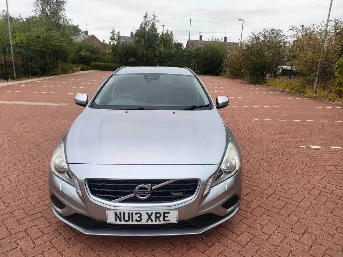 Used Volvo V60 R-Design 115 HP (84 kW) 2013 Silver Estate