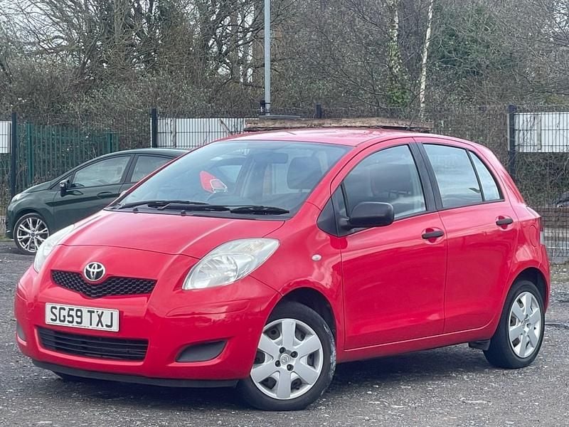 Used Toyota Yaris T2 69 HP (50 kW) 2010 Red Hatchback