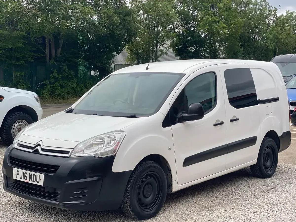 Used Citroën Berlingo 90 HP (66 kW) 2016 White MPV