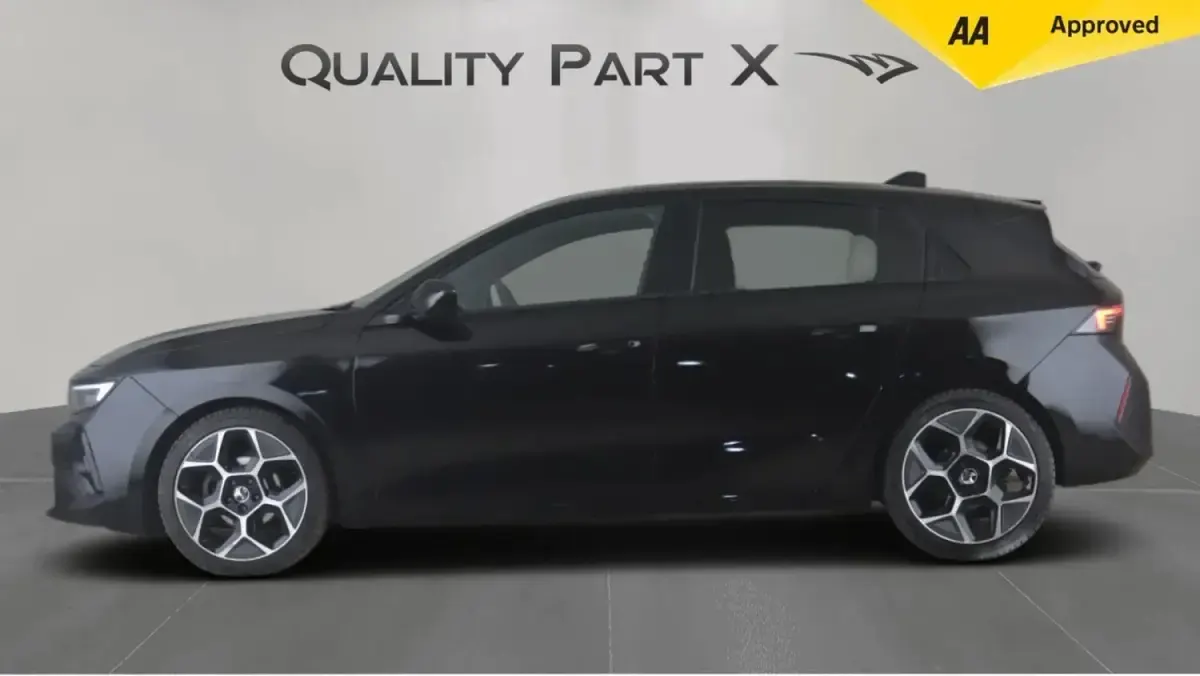 Second-hand Vauxhall Astra Ultimate 130 CP (95 kW) 2024 Negru Hatchback