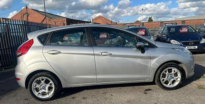 Used Ford Fiesta Zetec 82 HP (60 kW) 2012 Silver Hatchback