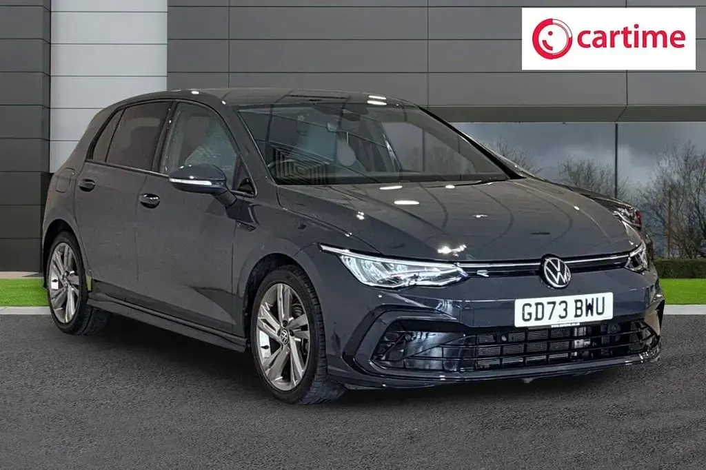 Used VW Golf VIII R-line 131 HP (96 kW) 2024 Hatchback