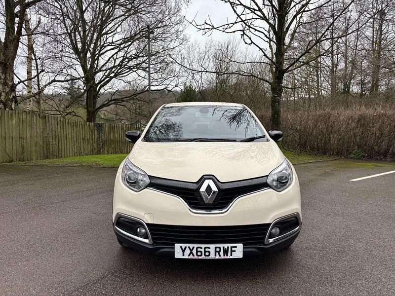 Used Renault Captur Dynamique 90 HP (66 kW) 2016 Cream SUV