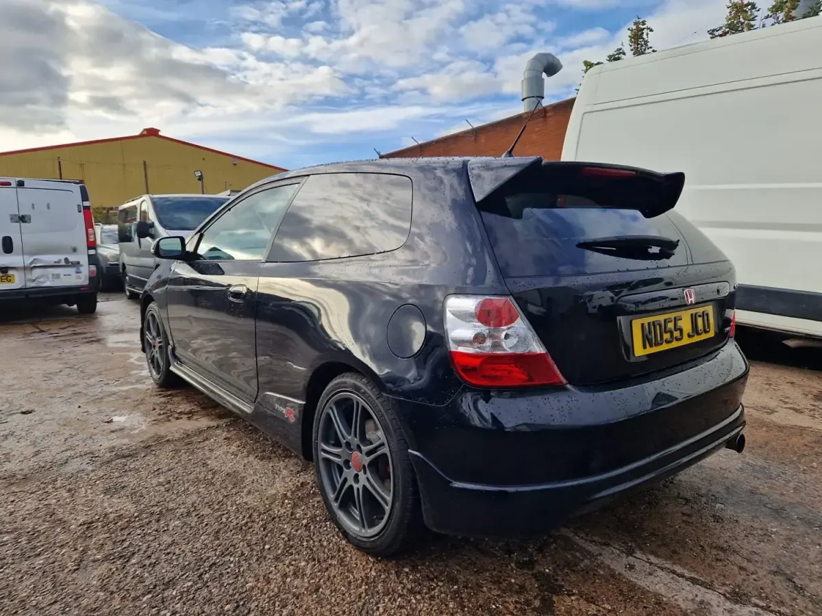 Begagnad Honda Civic Type R 197 HK (144 kW) 2005 Svart Halvkombi