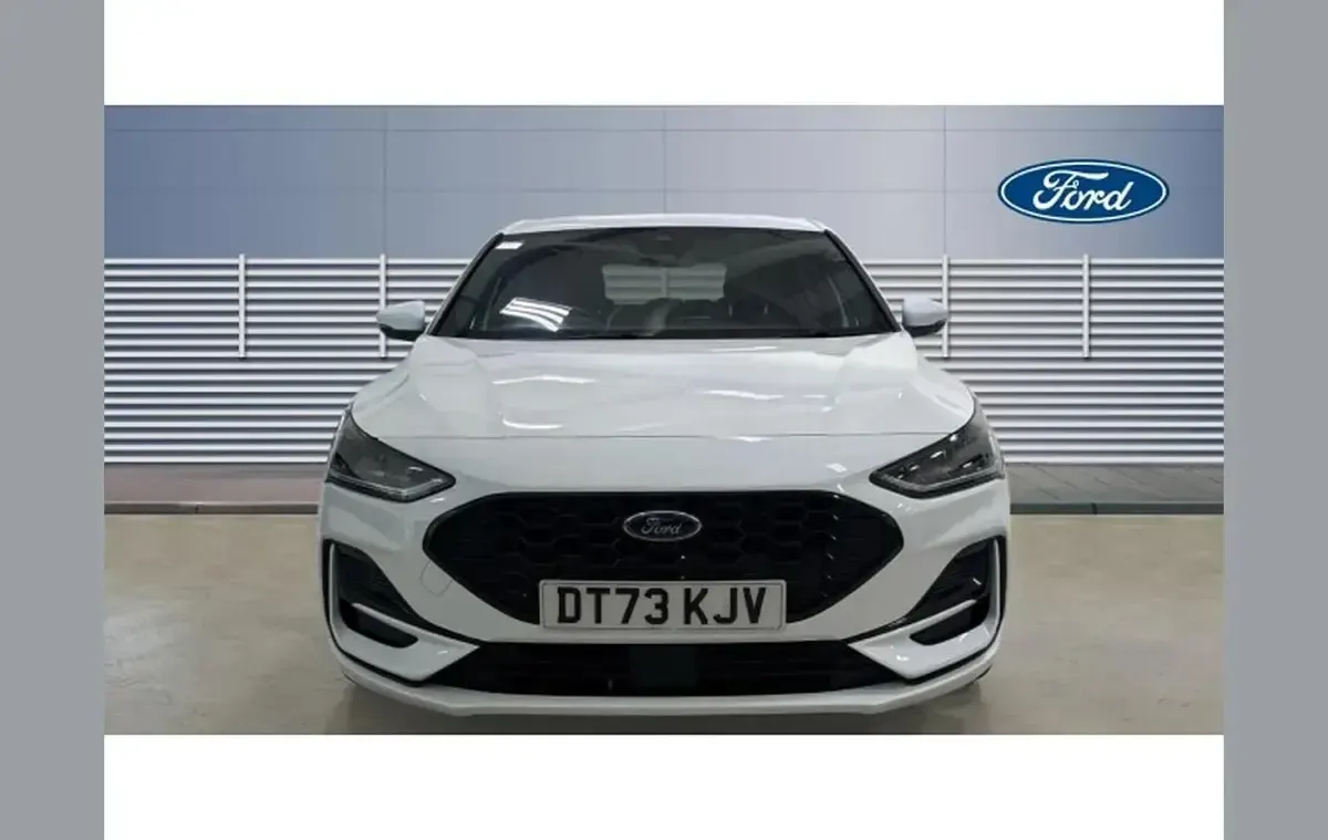 Used Ford Focus ST-Line 123 HP (90 kW) 2024 White Hatchback