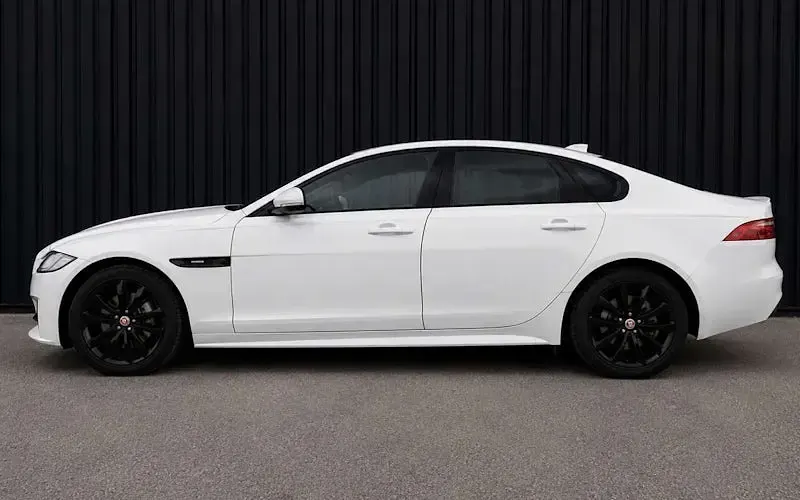 Used Jaguar XF R-Sport 180 HP (132 kW) 2015 White Sedan