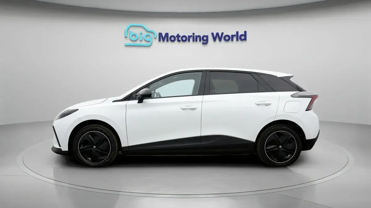 Used MG MG4 EV Trophy 319 kW (435 HP) 2023 White Hatchback