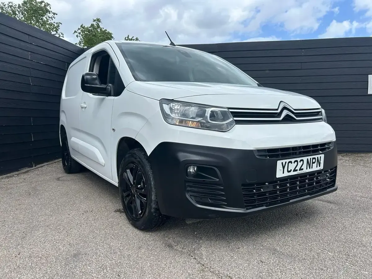 Second-hand Citroën Berlingo 100 CP (73 kW) 2022 Alb Monovolum