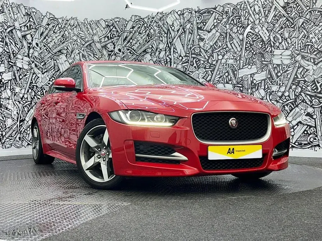 Begagnad Jaguar XE R-Sport 200 HK (147 kW) 2018 Röd Sedan