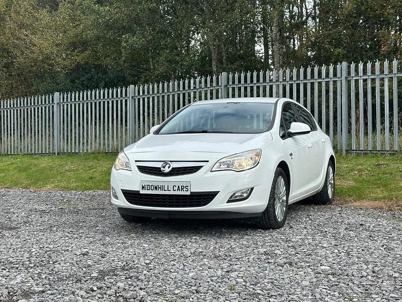 White Used 2011 Vauxhall Astra Excite Hatchback | £2,500 (Good price) - Image 1/4