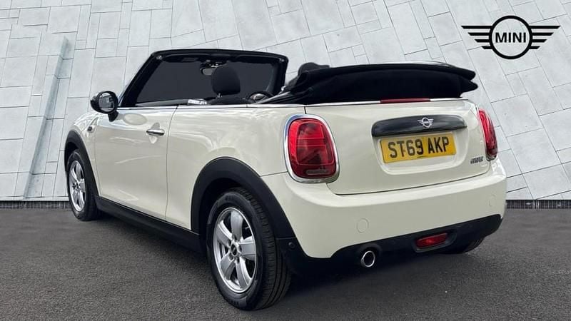 Usado Mini Cooper Classic 134 HP (98 kW) 2019 Branco Citadino
