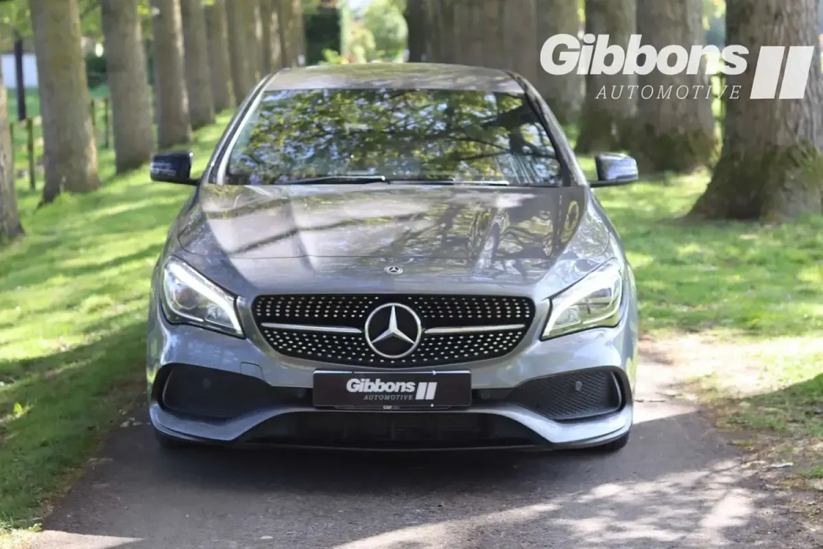 Usado Mercedes CLA200 AMG line 136 HP (100 kW) 2018 Cinzento Sedan
