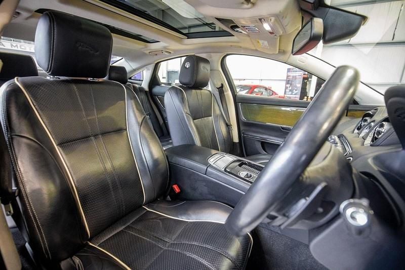 Used Jaguar XJ Premium Luxury 300 HP (220 kW) 2017 Grey Sedan